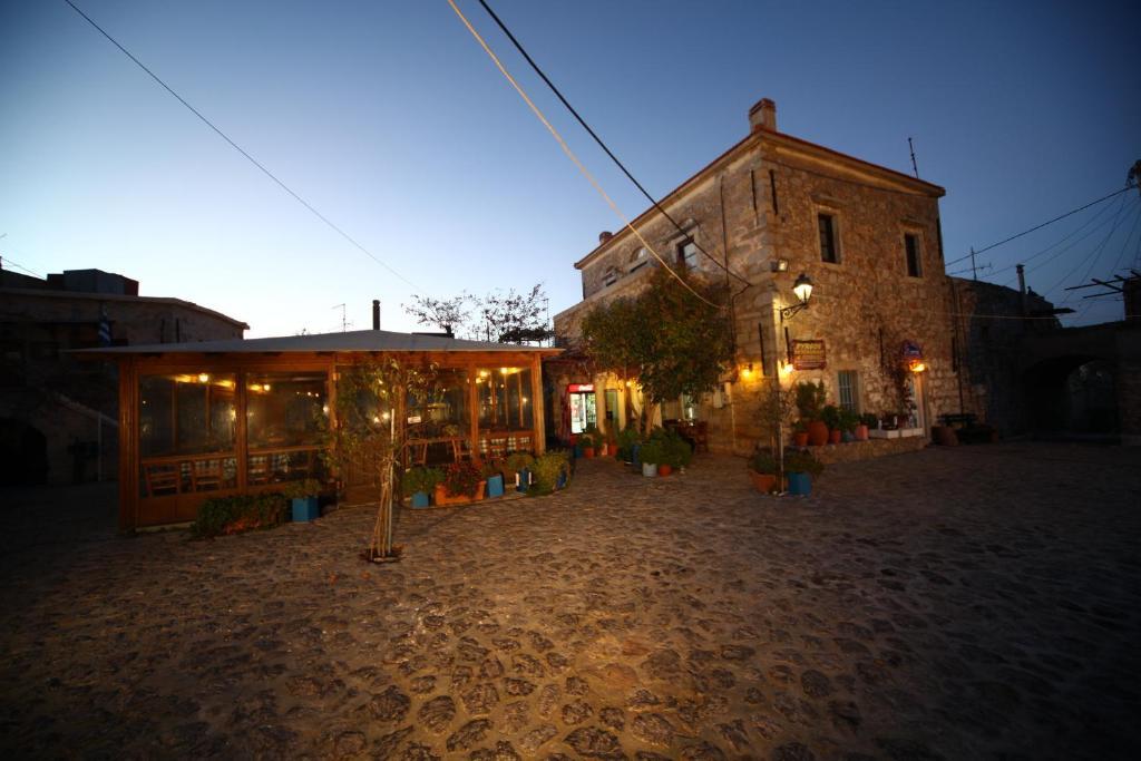 Pyrgos Houses And Restaurant Avgonima Exteriör bild